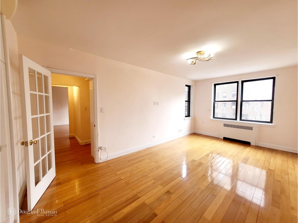 245 East 37th Street - Photo 2