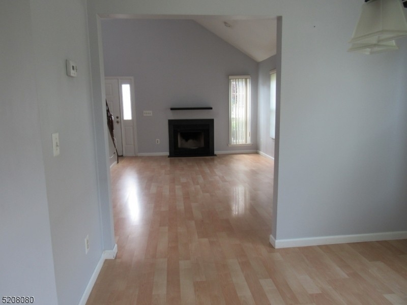 264 Edgeware Ct - Photo 2