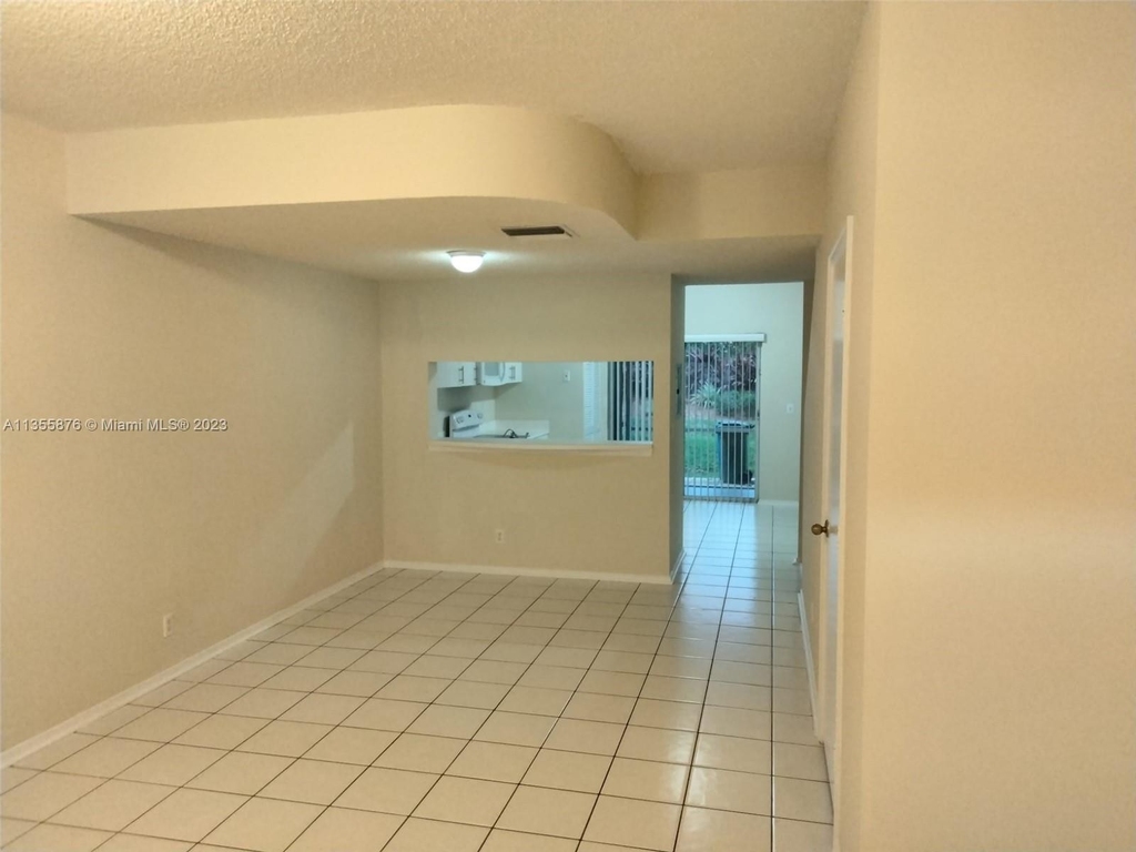 16679 Hemingway Dr - Photo 2