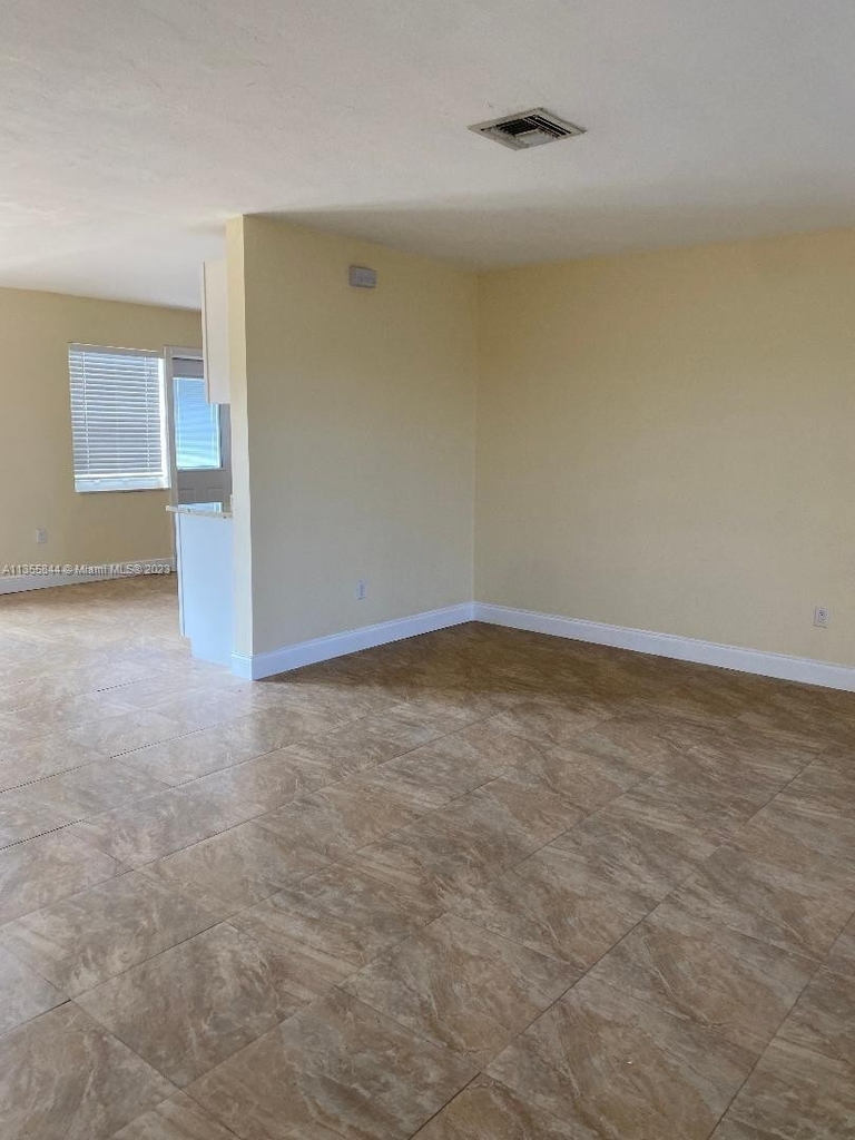 4910 Sw 103 Pl - Photo 1