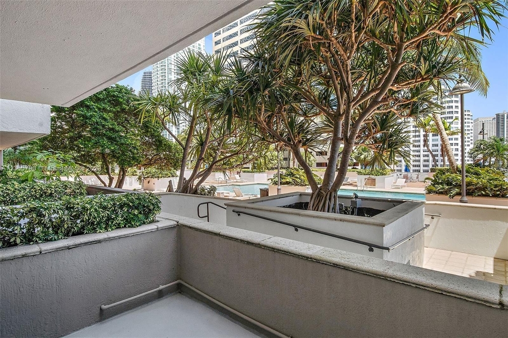 1111 Brickell Bay Dr - Photo 12