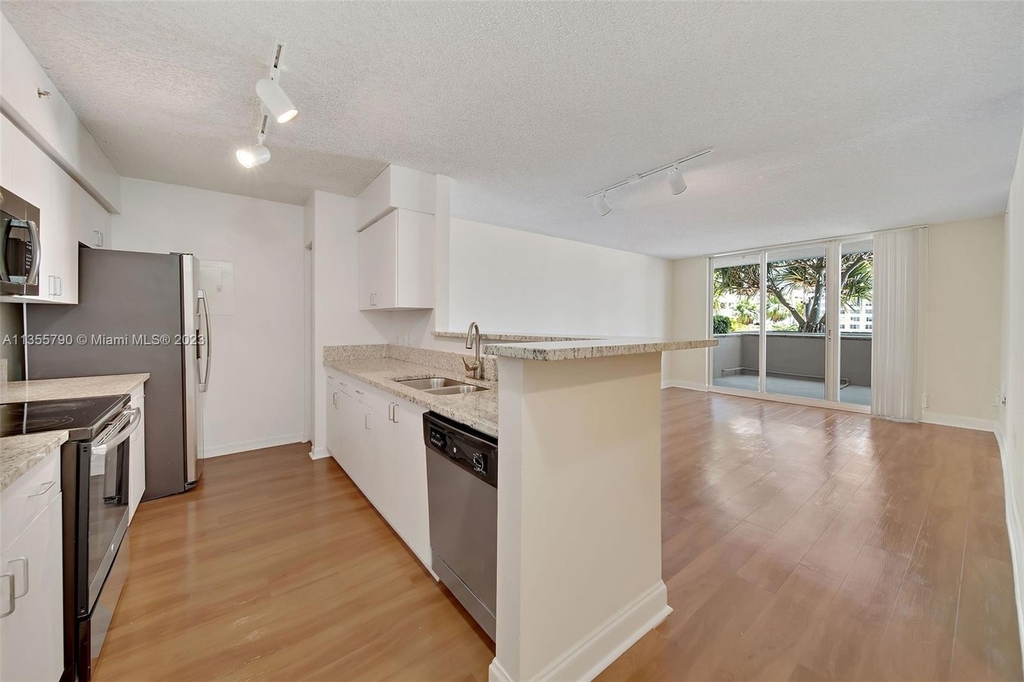 1111 Brickell Bay Dr - Photo 1