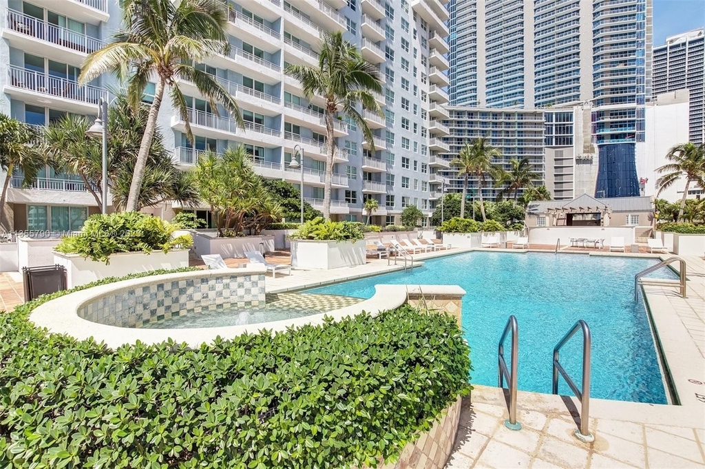 1111 Brickell Bay Dr - Photo 40