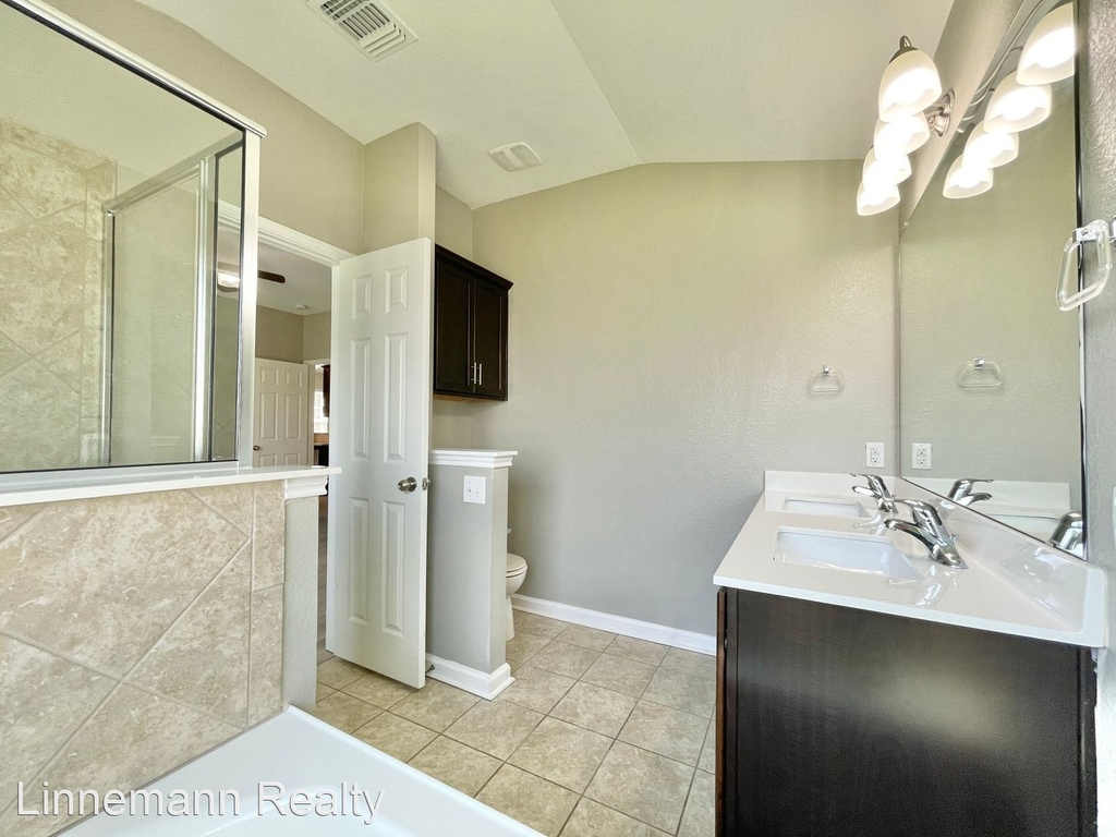 9600 Raeburn Court - Photo 25