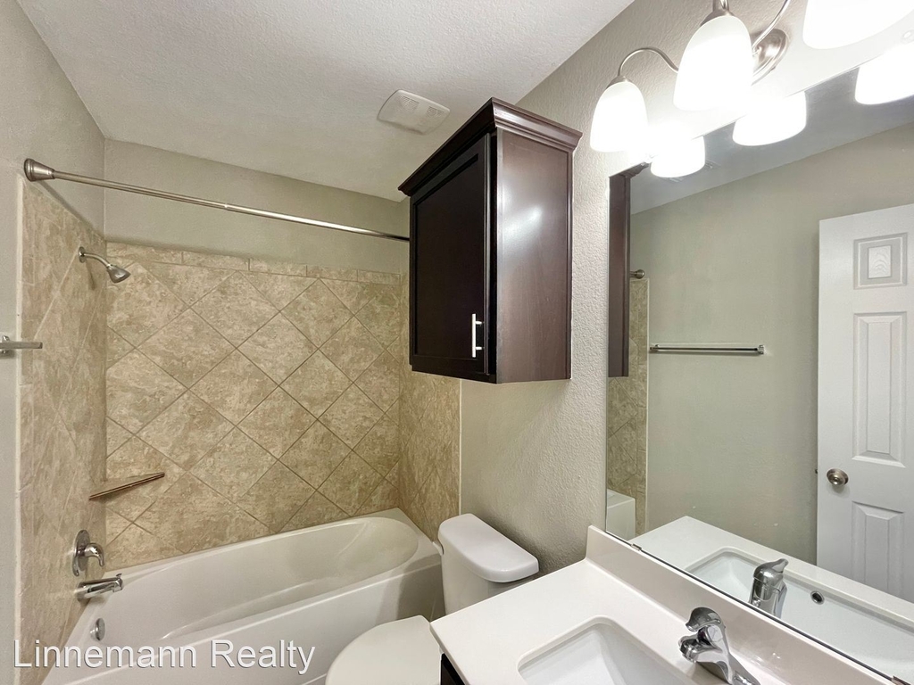 9600 Raeburn Court - Photo 39