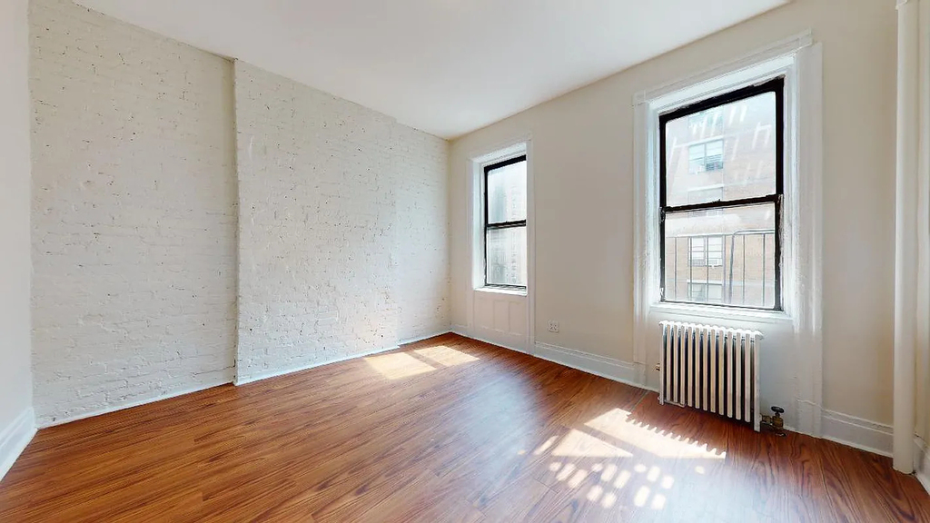 642 East 14th Street - Photo 2