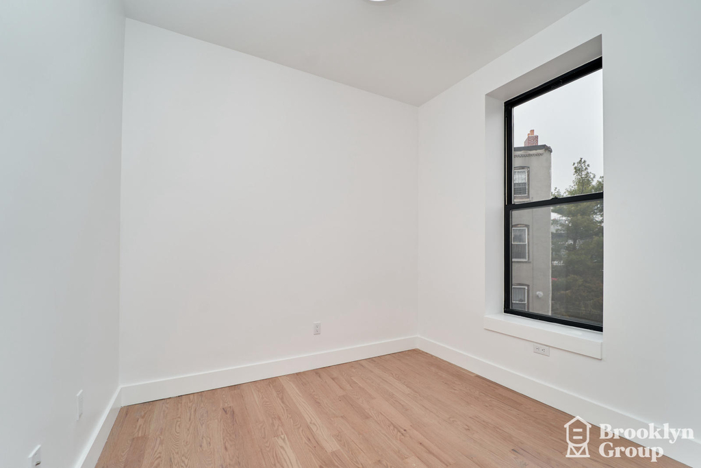 1027 Putnam Avenue - Photo 10