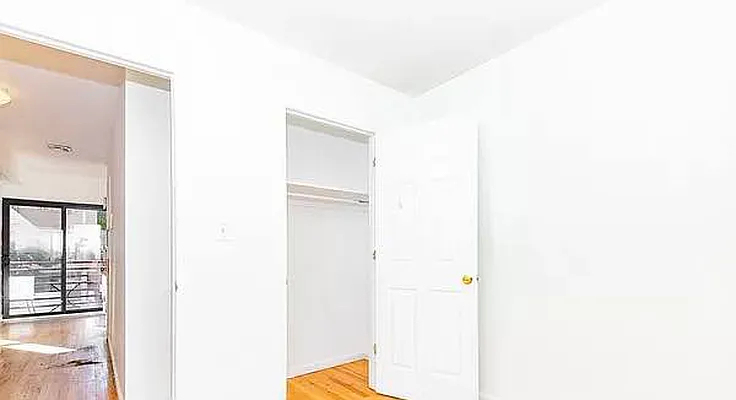 112 Leonard Street - Photo 6