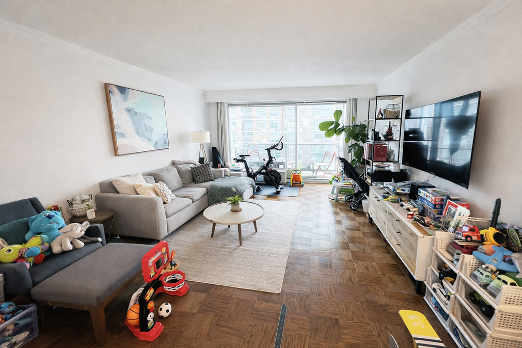 East 63rd Street - Photo 2
