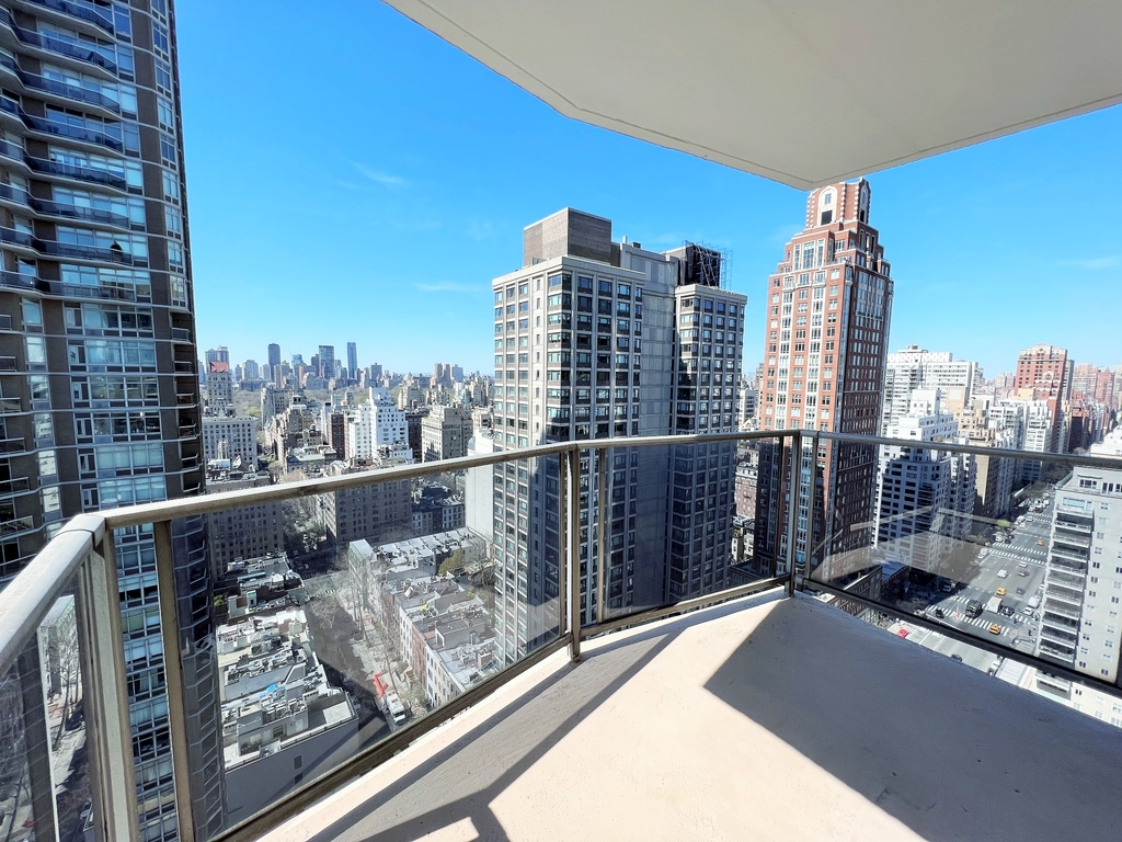 East 63rd Street - Photo 1
