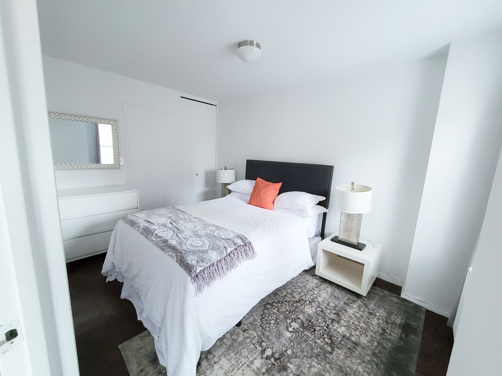 East 63rd Street - Photo 6
