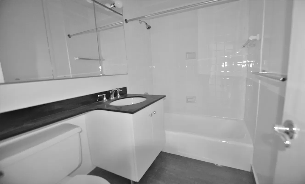 East 63rd Street - Photo 8