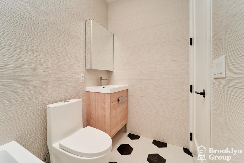 1027 Putnam Avenue - Photo 4