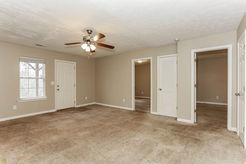 1345 Kent Manor - Photo 12