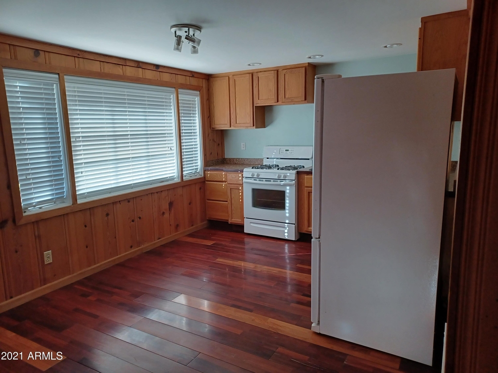 24 E Glendale Avenue - Photo 10