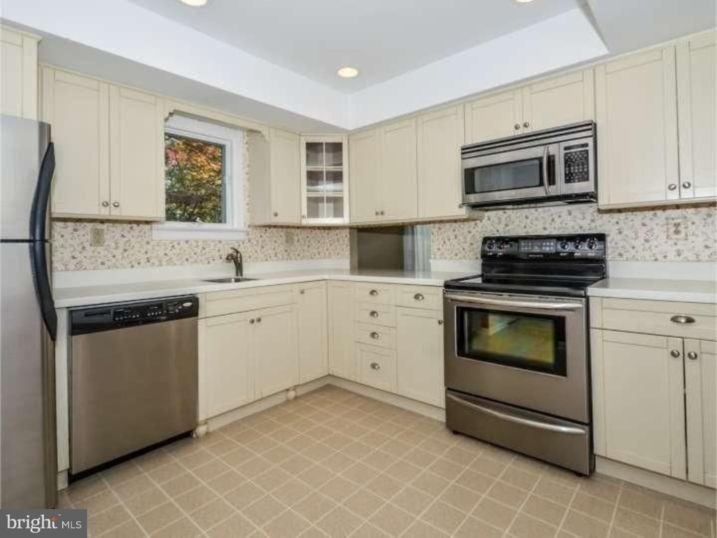 125 Westbury Ct - Photo 1