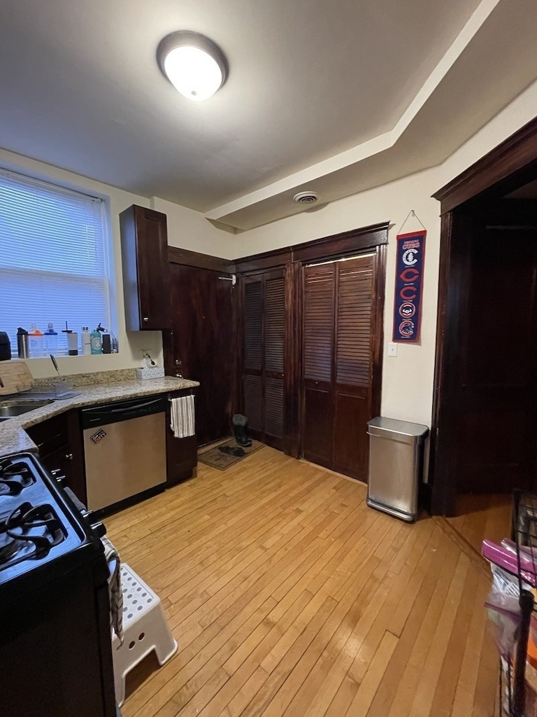 858 W Fletcher Street - Photo 6