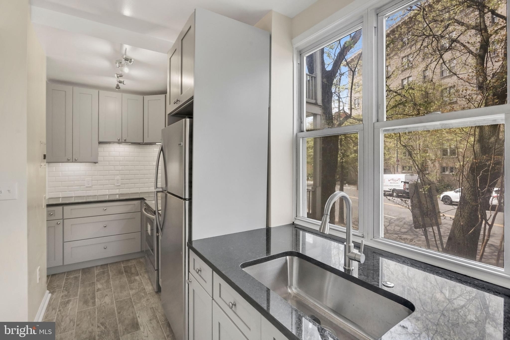 1720 21st Street Nw - Photo 1