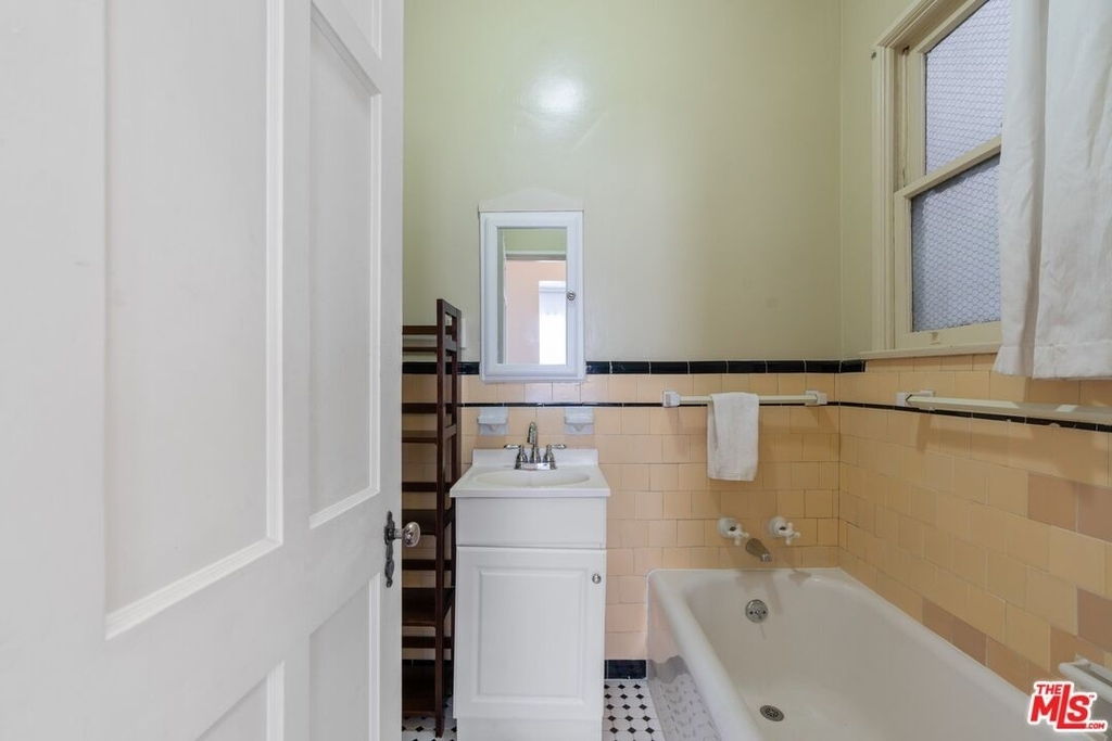 4250 Garthwaite Ave - Photo 10