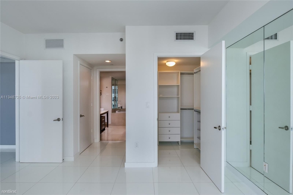 495 Brickell Ave Apt 5204 - Photo 10