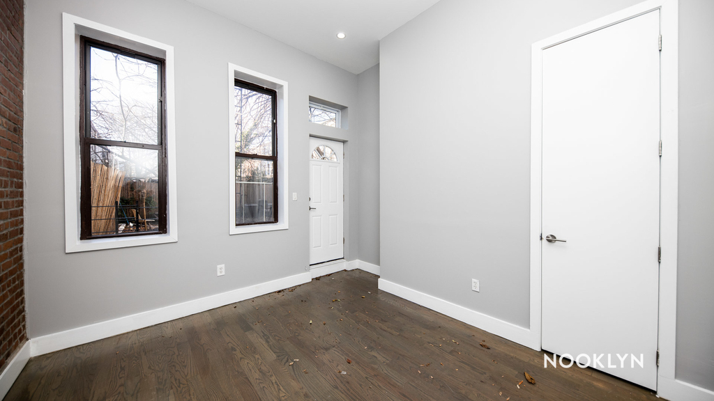 140 Ralph Avenue - Photo 5