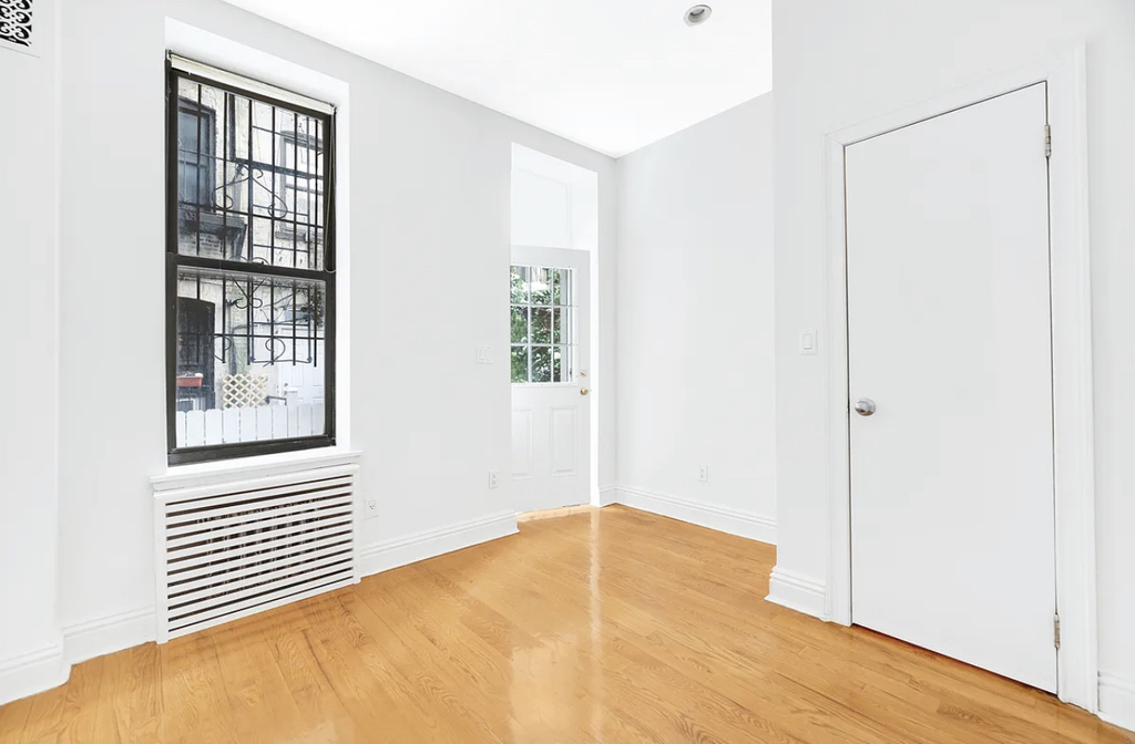 414 West 49th Street - Photo 3