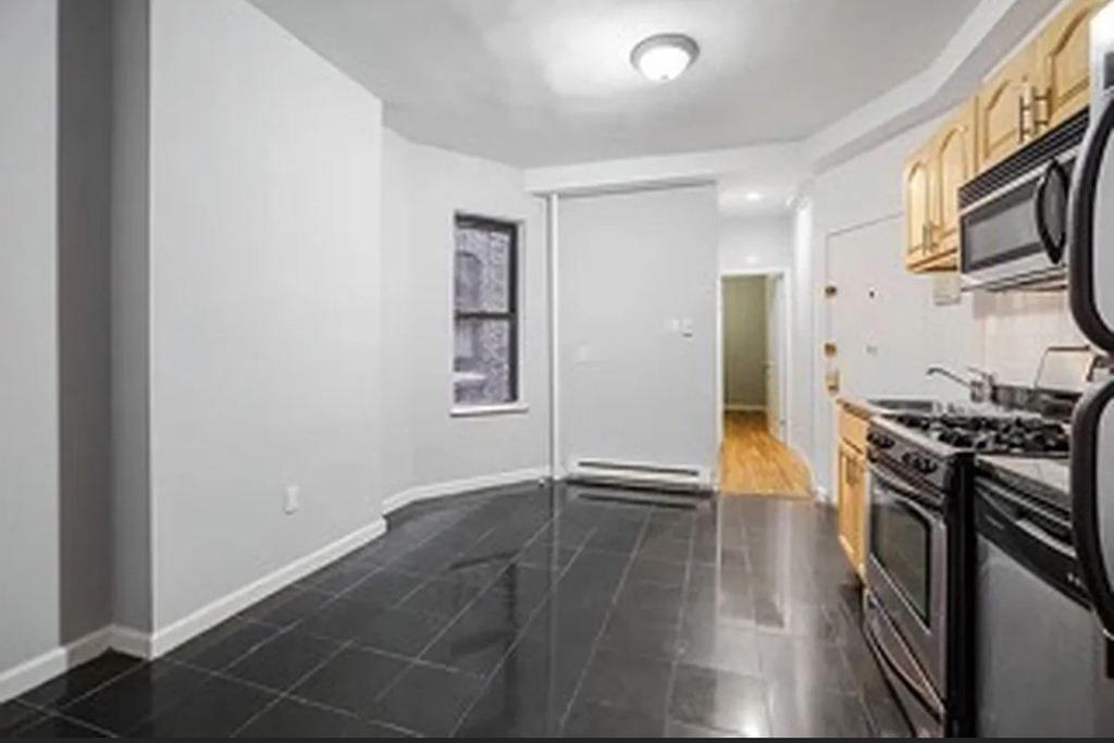 West 49th Hells Kitchen - Photo 5