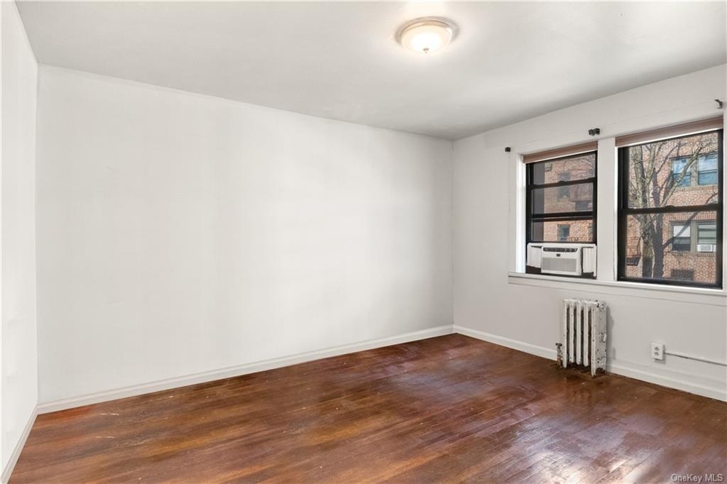 604 Tompkins Avenue - Photo 2