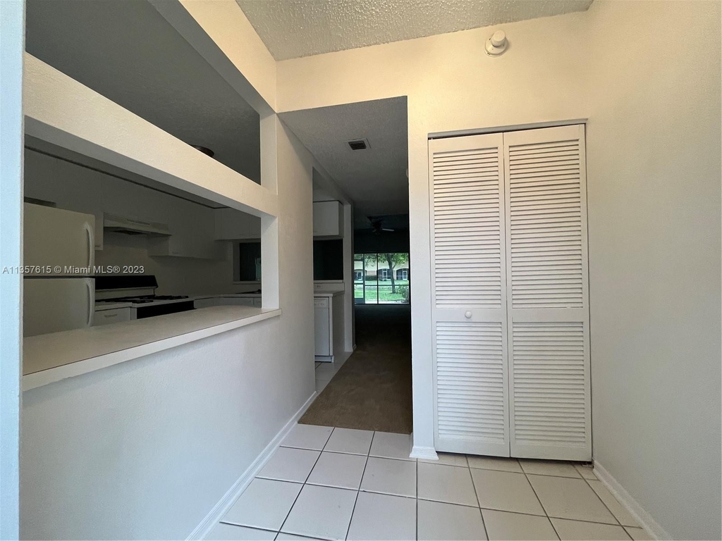 8064 Sanibel Dr - Photo 7