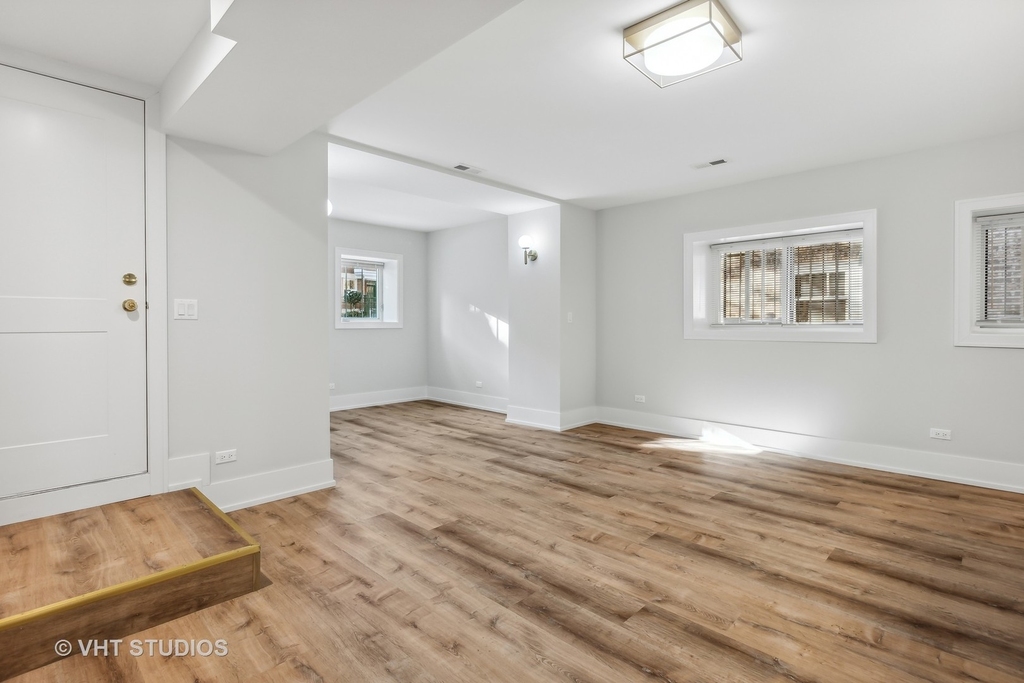 1318 W Winnemac Avenue - Photo 2