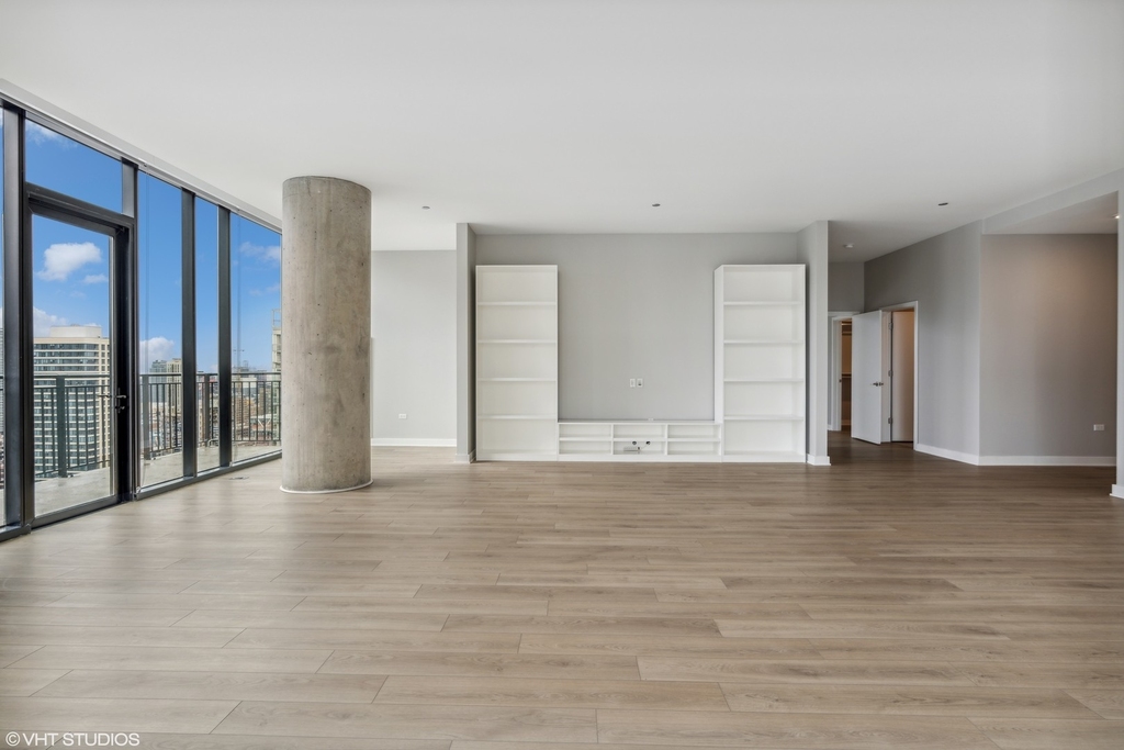 833 N Clark Street - Photo 3