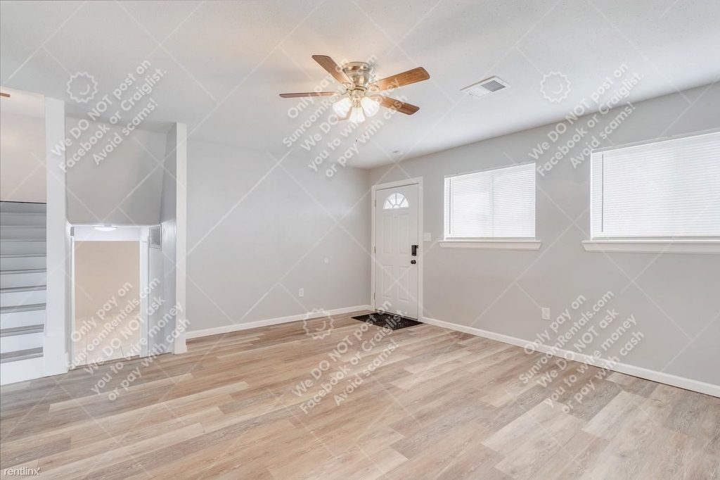 909 Astoria Ave - Photo 2