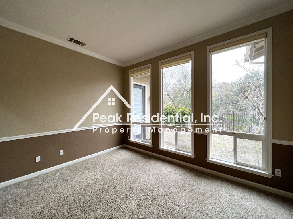 2879 Hillcrest Rd - Photo 4