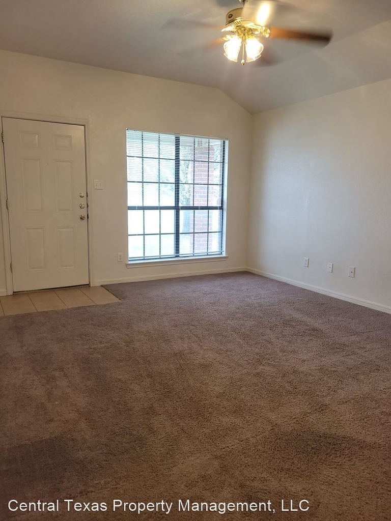 1507 Nicholas Circle - Photo 1