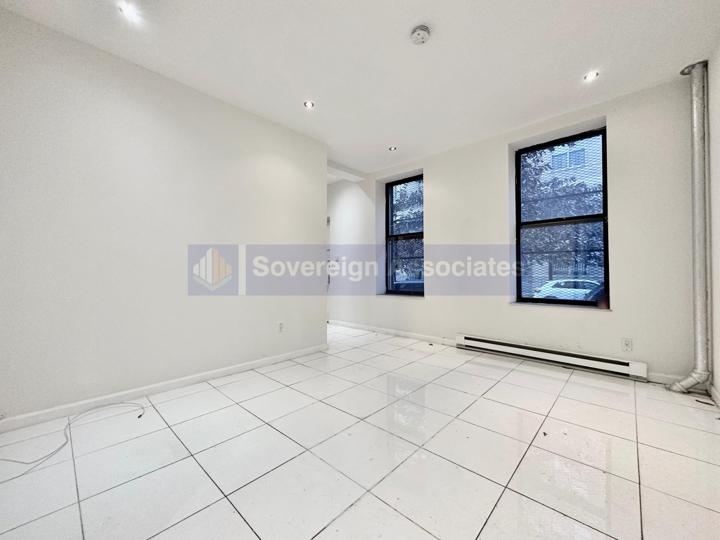 320 Manhattan Avenue - Photo 0