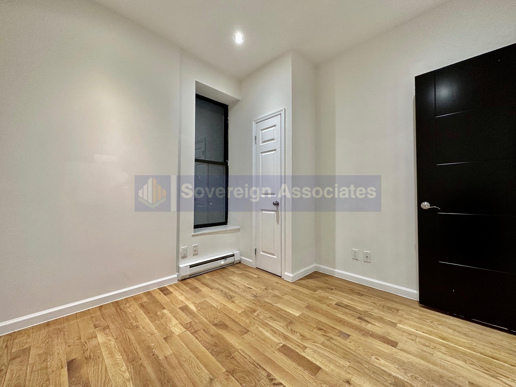 320 Manhattan Avenue - Photo 3