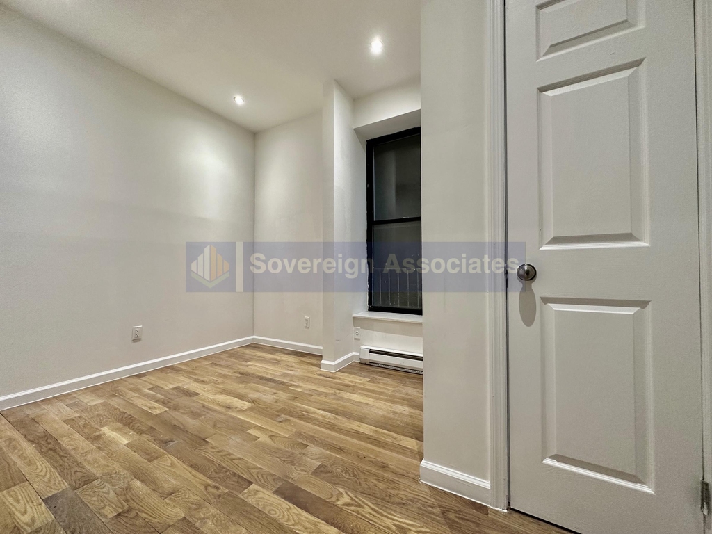 320 Manhattan Avenue - Photo 4