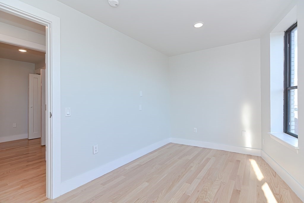 1674 Beacon St - Photo 15