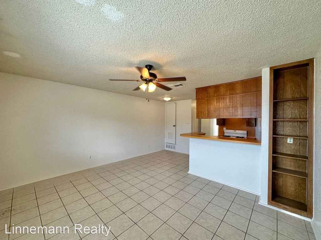 2216 Silverway Drive - Photo 2