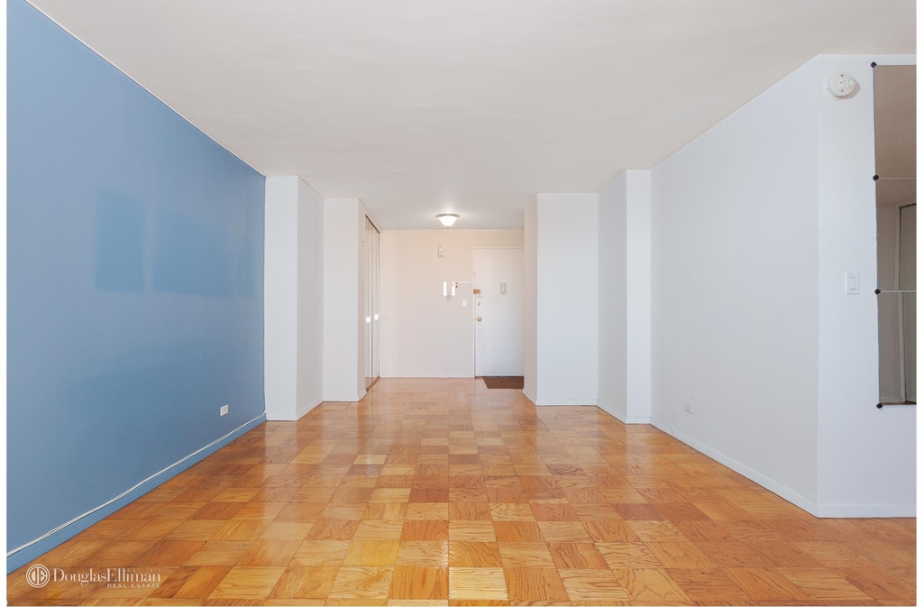 135 Ocean Pkwy - Photo 2