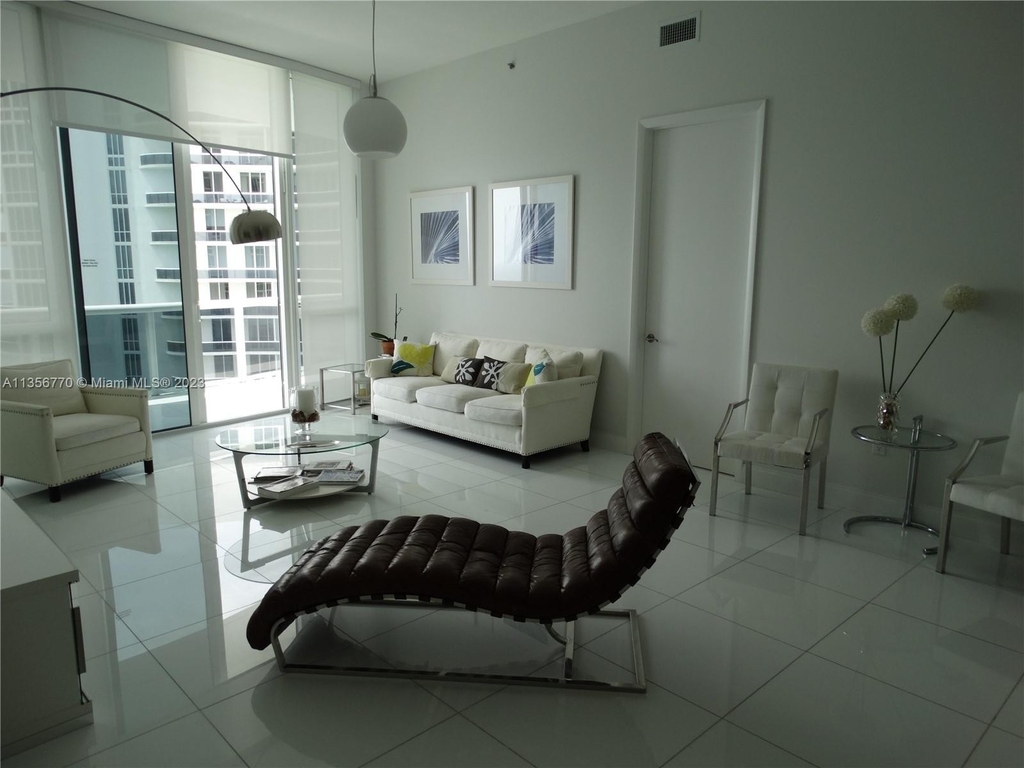 15901 Collins Ave - Photo 8