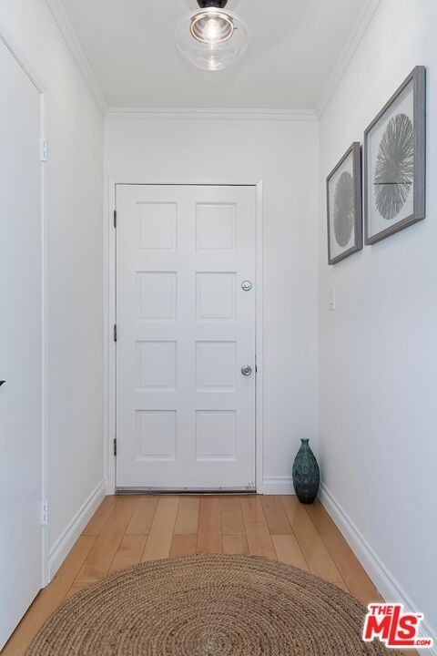 530 S Barrington Ave - Photo 9