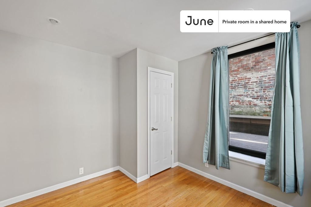 226 East 7th Street - Photo 12