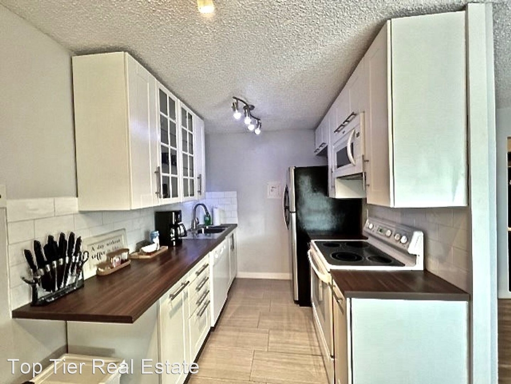 5030 El Camino Dr Apt #6 - Photo 4