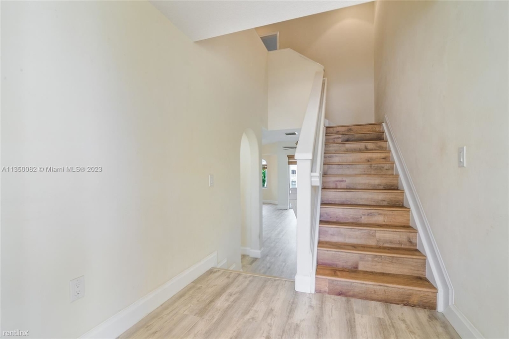 20970 Ne 30th Pl # 20970 - Photo 1