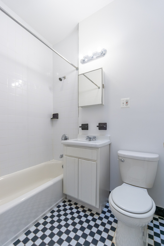 320 West 20th Street - Photo 3