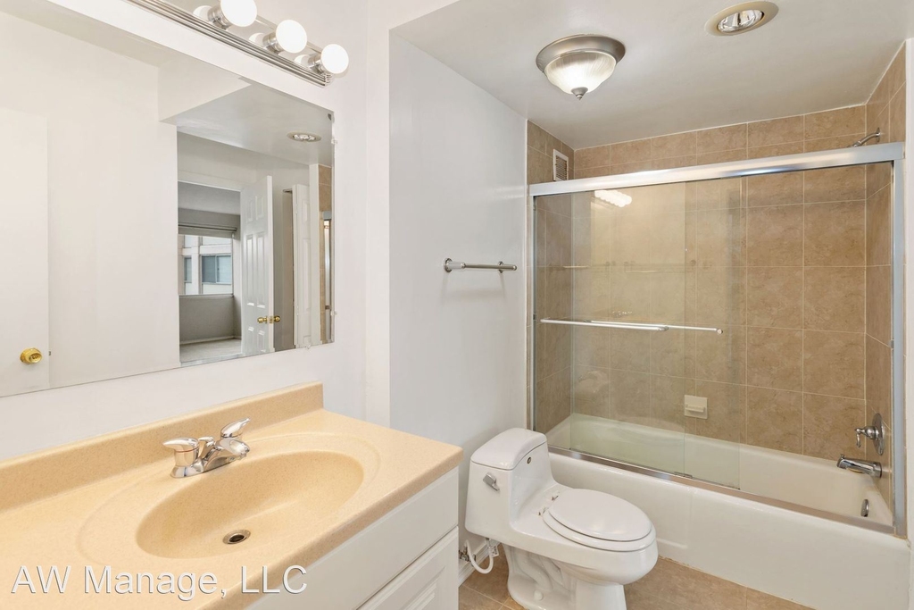 4515 Willard Ave Apt #607s - Photo 18