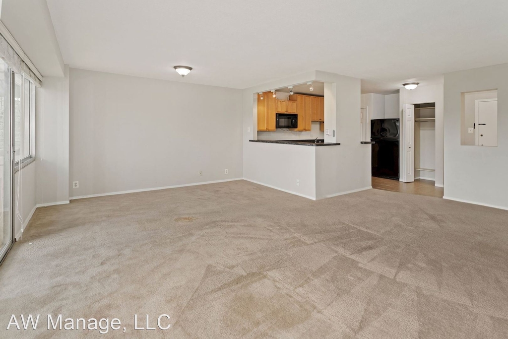 4515 Willard Ave Apt #607s - Photo 12