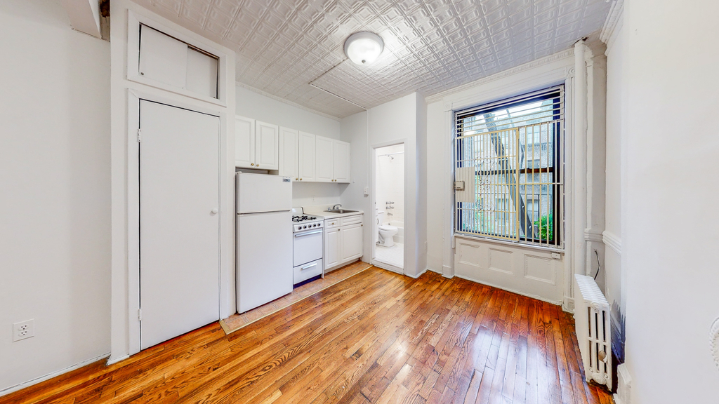 322 East 89th Street - Photo 2