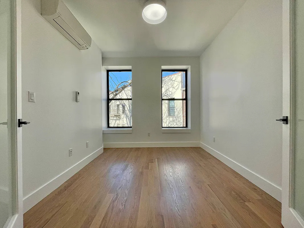 1027 Putnam Avenue - Photo 3